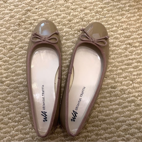 Khaki butterfly ballet flats - Picture 1 of 16